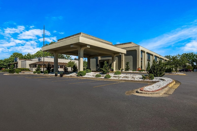 Gallery - Clarion Inn & Suites Airport