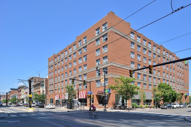 Gallery - Holiday Inn Express & Suites Buffalo Downtown - Medical CTR, an IHG Hotel