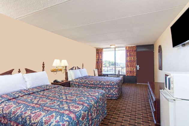 Gallery - Clarion Inn & Suites Near The Leconte Center Pigeon Forge