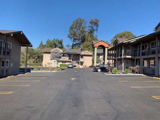 Gallery - Olive Tree Inn & Suites