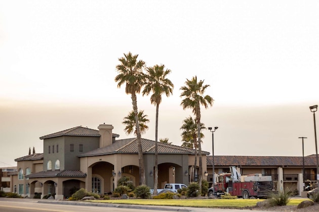 Gallery - Best Western Plus A Wayfarer's Inn And Suites