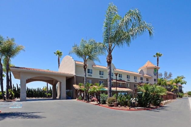 Gallery - Holiday Inn Express Hotel & Suites San Diego-Escondido By Ihg