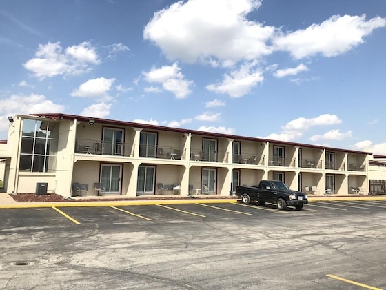 Gallery - Days Inn by Wyndham Joplin