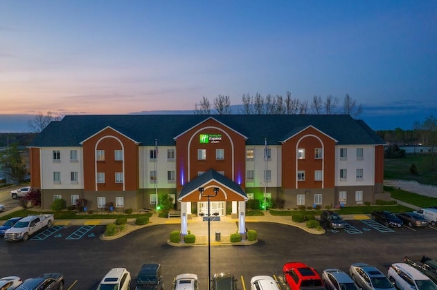 Gallery - Holiday Inn Express Hotel & Suites Bedford By Ihg