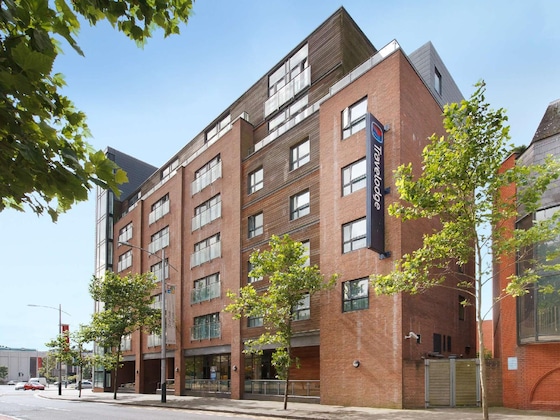 Gallery - Travelodge Swansea Central