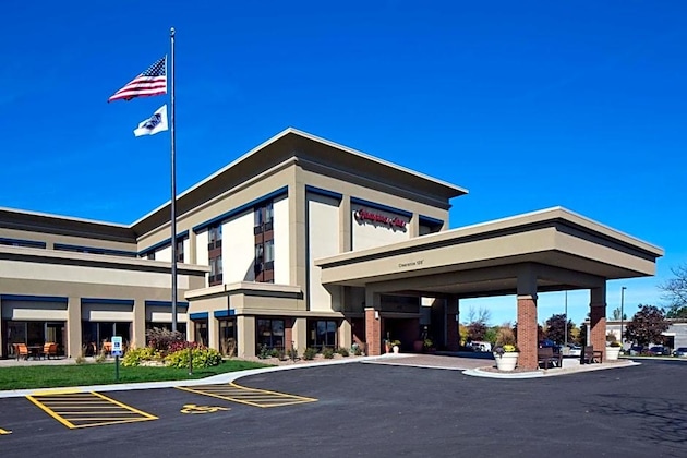 Gallery - Hampton Inn Milwaukee Brookfield