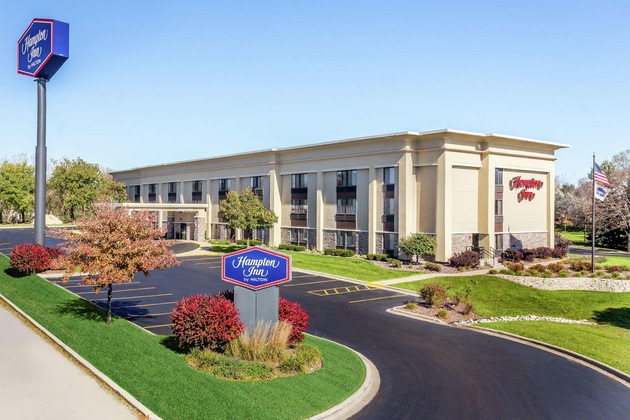 Gallery - Hampton Inn Milwaukee Airport