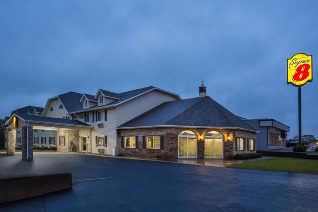 Gallery - Super 8 By Wyndham Reedsburg