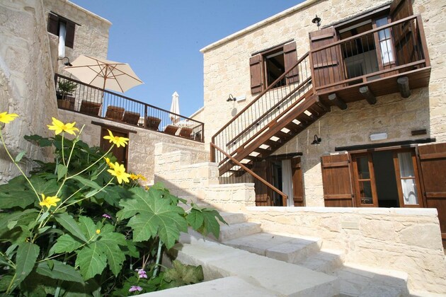 Gallery - Leonidas Village Houses