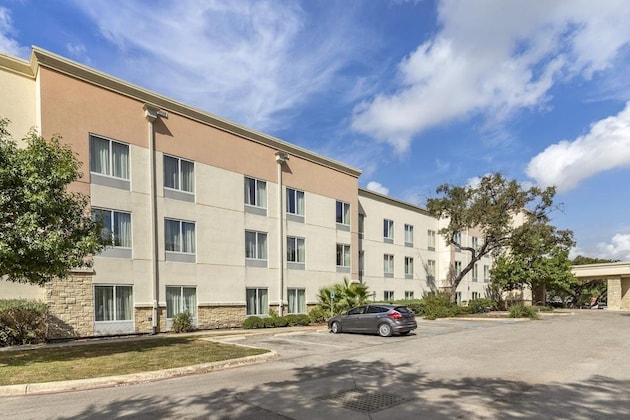 Gallery - Comfort Suites Medical Center Near Six Flags