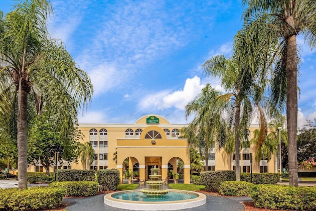 Gallery - La Quinta Inn & Suites By Wyndham Miami Lakes