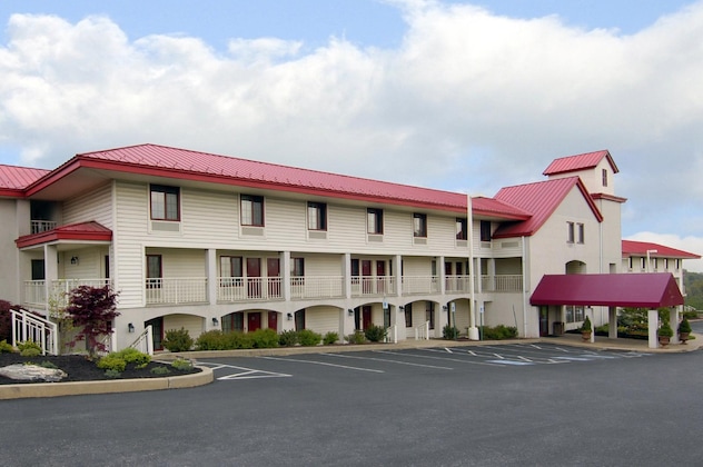 Gallery - Red Roof Inn Lancaster