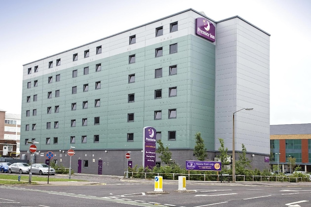 Gallery - Premier Inn London Elstree Borehamwood