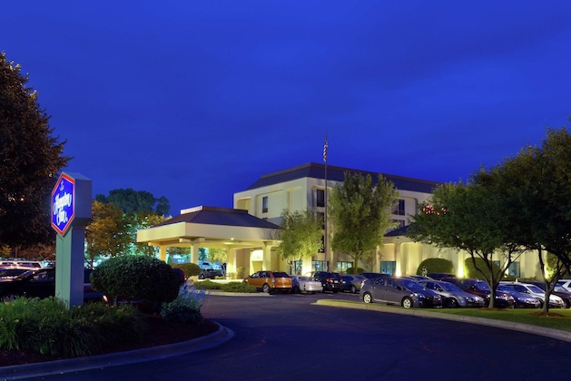 Gallery - Hampton Inn Rockford