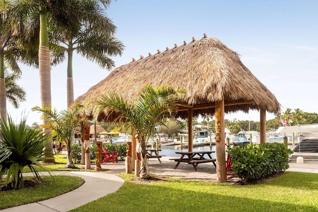 Gallery - Ramada By Wyndham Sarasota Waterfront