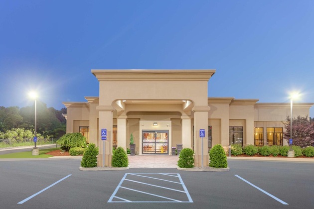 Gallery - Hampton Inn Auburn