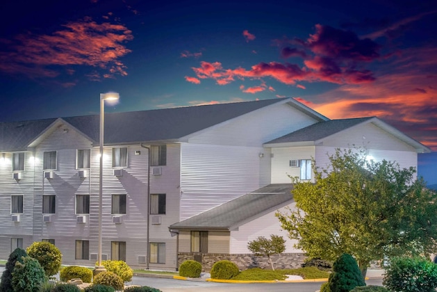 Gallery - Super 8 By Wyndham Altoona