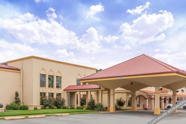 Gallery - Howard Johnson Inn Conway