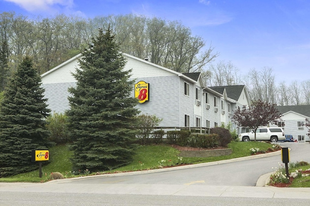 Gallery - Super 8 By Wyndham Manistee