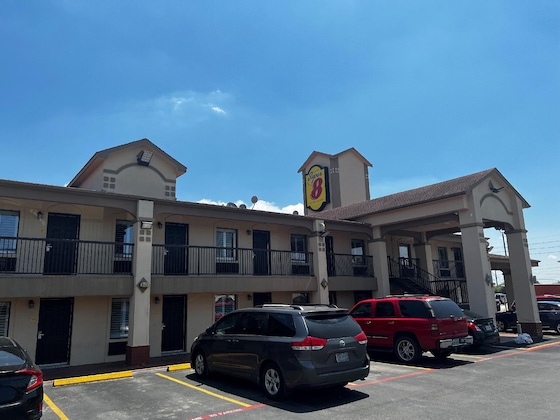 Gallery - Super 8 By Wyndham Baytown Mont Belvieu