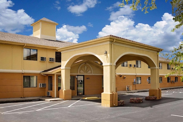 Gallery - Super 8 By Wyndham Muncie Ball St. College Area