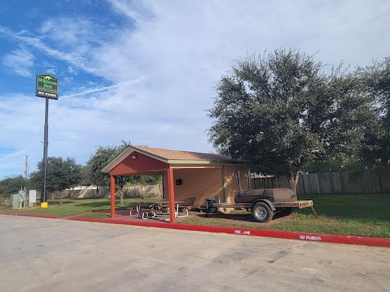 Gallery - Cotulla Whitten Inn