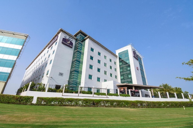 Gallery - Premier Inn Dubai International Airport