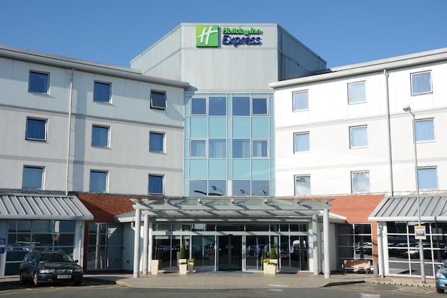 Gallery - Holiday Inn Express Leigh - Sports Village By Ihg