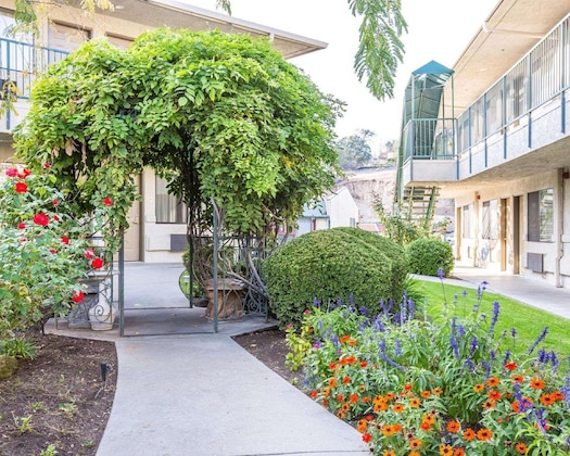 Gallery - The Oakhurst Inn At Yosemite