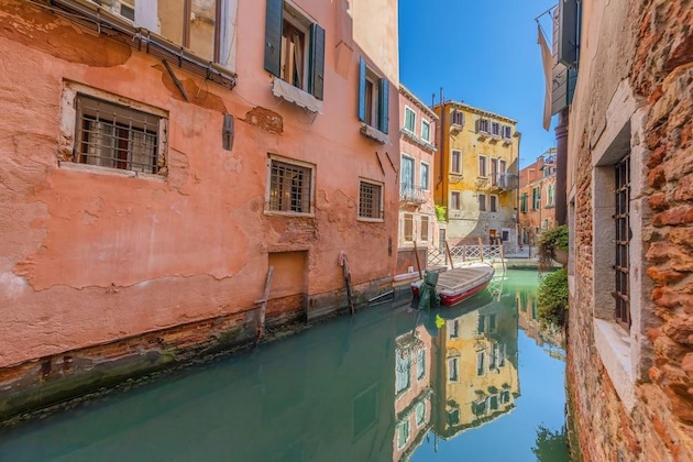 Gallery - La Locandiera