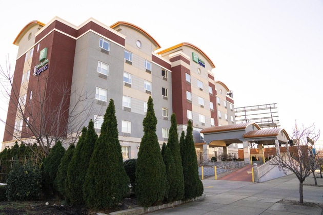 Gallery - Holiday Inn Express Maspeth, An Ihg Hotel