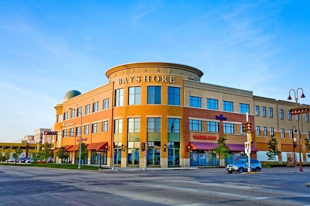 Gallery - Four Points By Sheraton Milwaukee North Shore