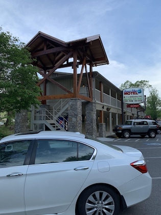 Gallery - River's Edge Motel