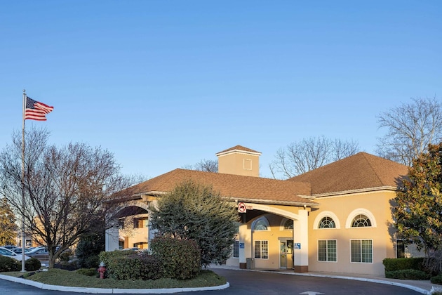 Gallery - Days Inn & Suites By Wyndham Cherry Hill - Philadelphia