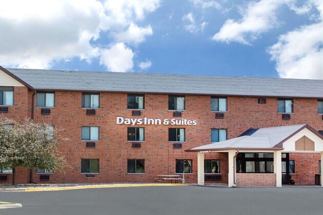 Gallery - Days Inn & Suites by Wyndham Des Moines Airport