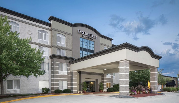 Gallery - DoubleTree by Hilton Des Moines Airport