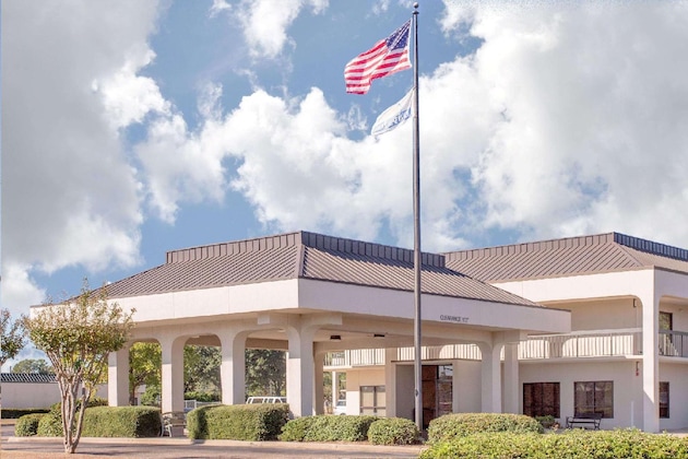 Gallery - Days Inn Dothan