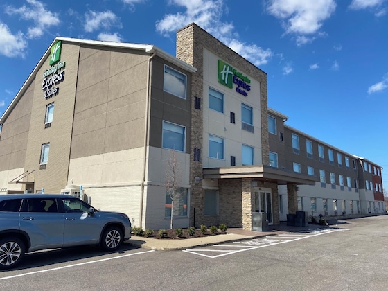 Gallery - Holiday Inn Express & Suites Elyria By Ihg