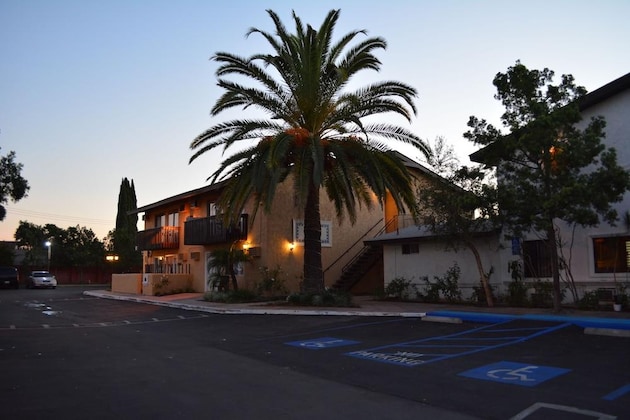 Gallery - Lemon Tree Hotel & Suites Anaheim