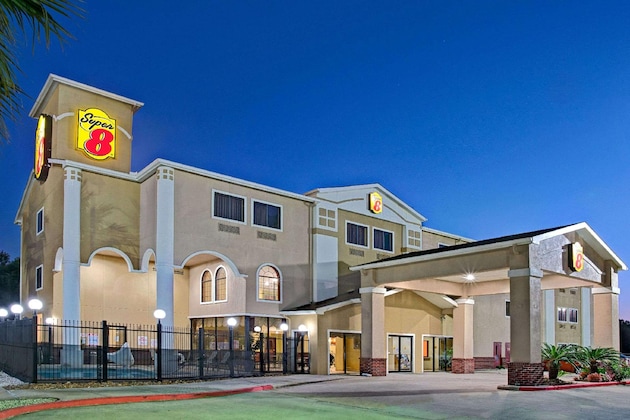 Gallery - Super 8 By Wyndham Intercontinental Houston Tx
