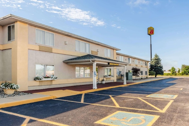 Gallery - Super 8 By Wyndham Ionia Mi