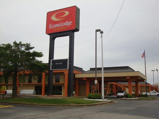 Gallery - Econo Lodge Inn & Suites