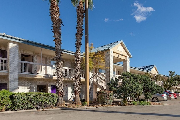 Gallery - Econo Lodge Downtown South