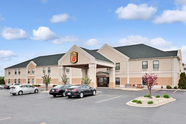 Gallery - Super 8 By Wyndham Hampshire Il