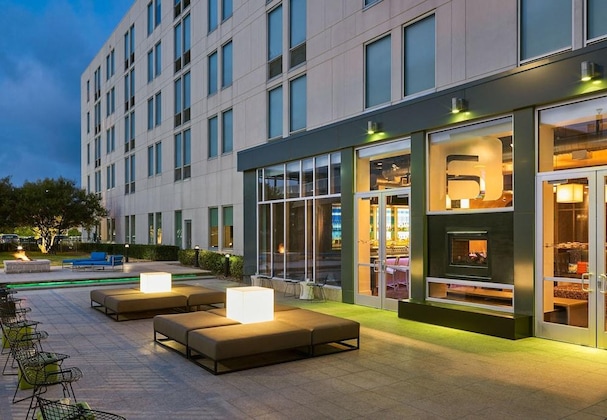 Gallery - Aloft Plano