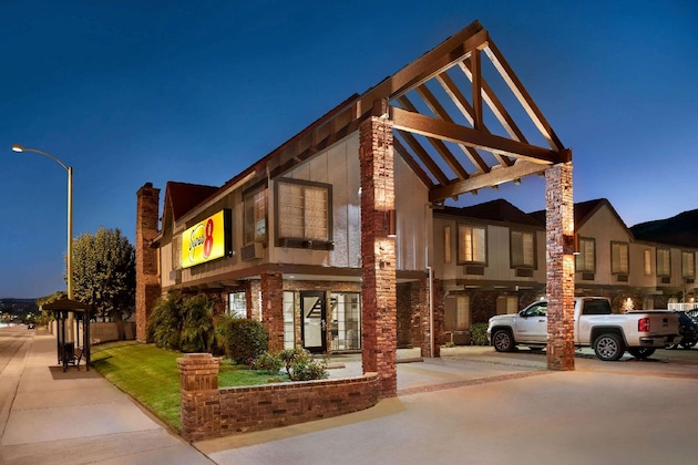 Gallery - Super 8 By Wyndham Santa Clarita Valencia