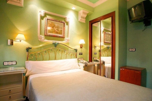 Gallery - Hostal Victoria Iii
