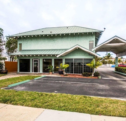 Gallery - Econo Lodge Cocoa Beach