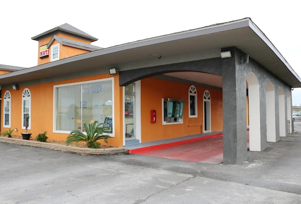 Gallery - Deluxe Inn Motel