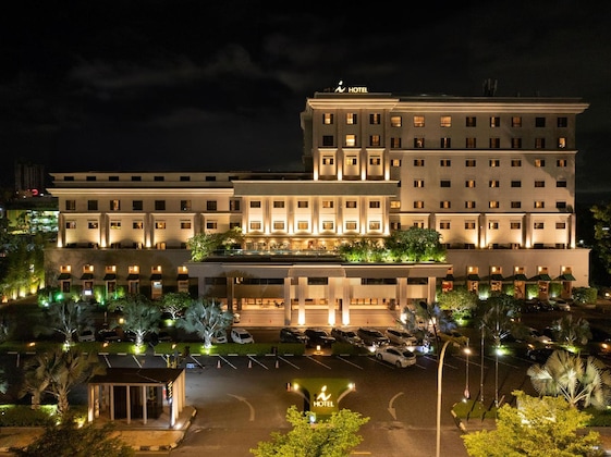 Gallery - I Hotel